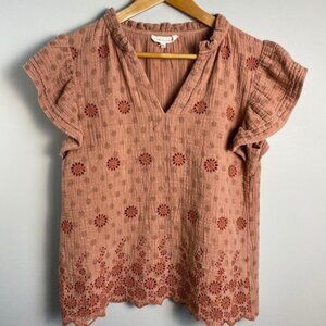 Solitaire Short Cap Sleeve Dark Salmon V-neck Open Crochet Accented Top Medium